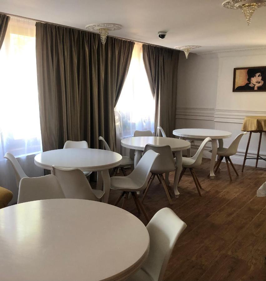 פזינוק Hotel Galeria Pezinska Baba מראה חיצוני תמונה