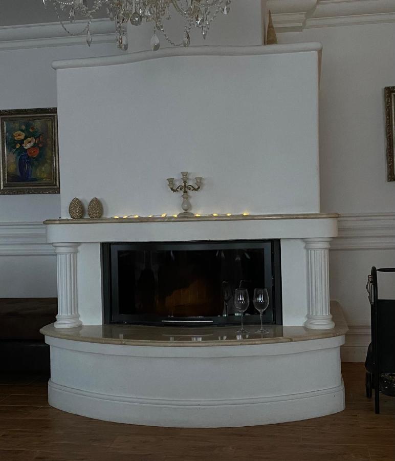 פזינוק Hotel Galeria Pezinska Baba מראה חיצוני תמונה